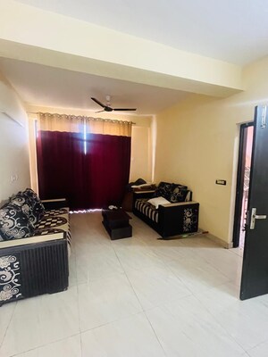 Living Room in 2 BHK Builder Floor at Sector 52 – for Rent