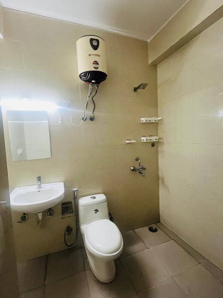 Bathroom, sector 52 2 Bedroom 1386 Sq.Ft. Builder Floor In Sector 52 Gurgaon 9391550