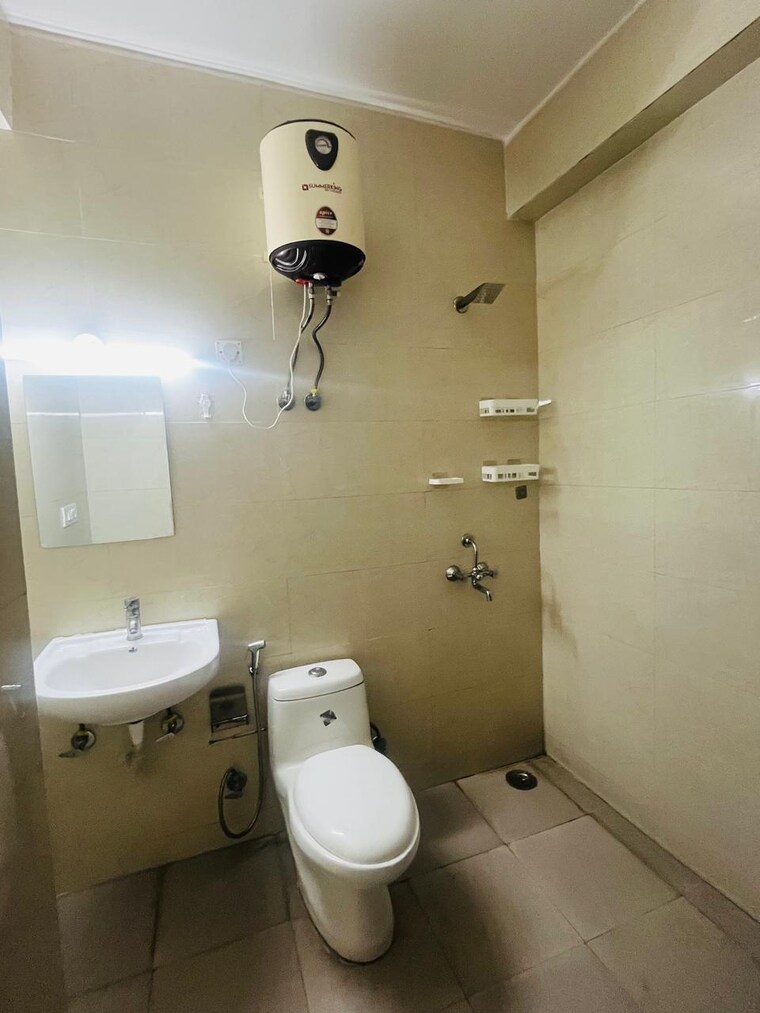 Bathroom, sector 52 2 Bedroom 1386 Sq.Ft. Builder Floor In Sector 52 Gurgaon 9391550