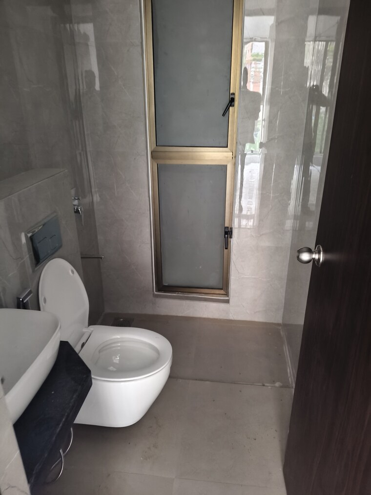Bathroom, raymond-ten-x-habitat 2 Bedroom 850 Sq.Ft. Apartment In Pokhran Road No Two Thane 9391575