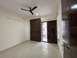 Room in 2 BHK Builder Floor at Sector 38 – for Rent