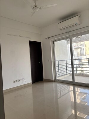 Room in 3 BHK Apartment at Spaze Privy AT4, Sector 84 – for Rent