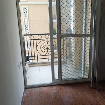 Room in 2 BHK Apartment at Prateek Grand City, Siddharth Vihar – for Rent