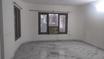 Room in 4 BHK Apartment at Jubilee Hills – for Rent