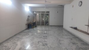 Room in 4 BHK Apartment at Jubilee Hills – for Rent