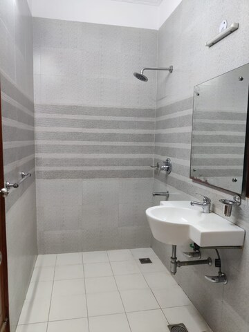 Bathroom in 2 BHK Builder Floor at Sector 46 – for Rent