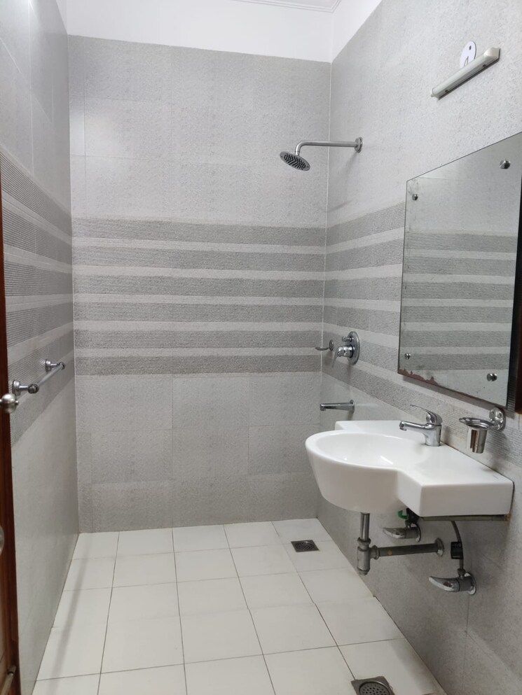 Bathroom, sector 46 2 Bedroom 1419 Sq.Ft. Builder Floor In Sector 46 Gurgaon 9391637