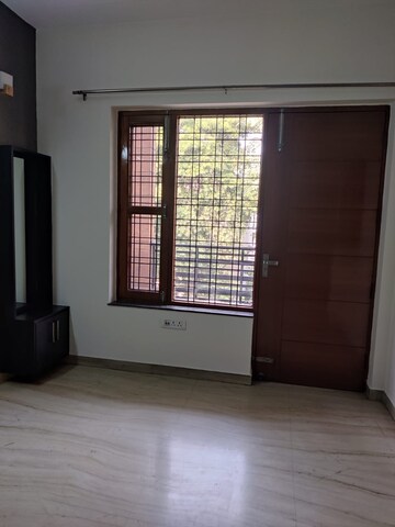 Room in 2 BHK Builder Floor at Sector 46 – for Rent