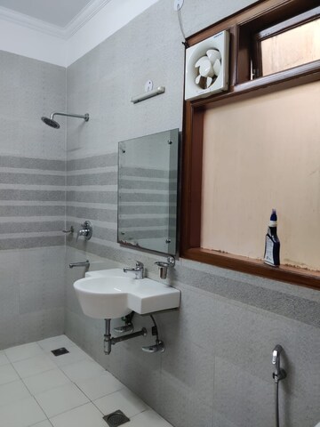 Bathroom in 2 BHK Builder Floor at Sector 46 – for Rent