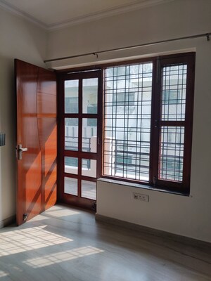 Room in 2 BHK Builder Floor at Sector 46 – for Rent