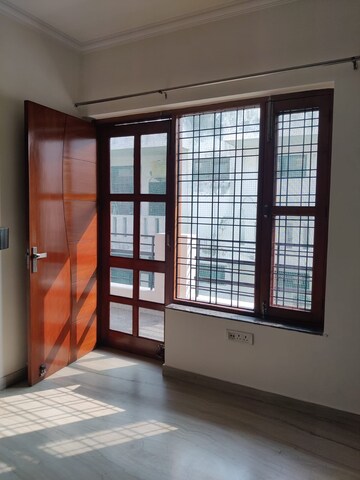 Room in 2 BHK Builder Floor at Sector 46 – for Rent