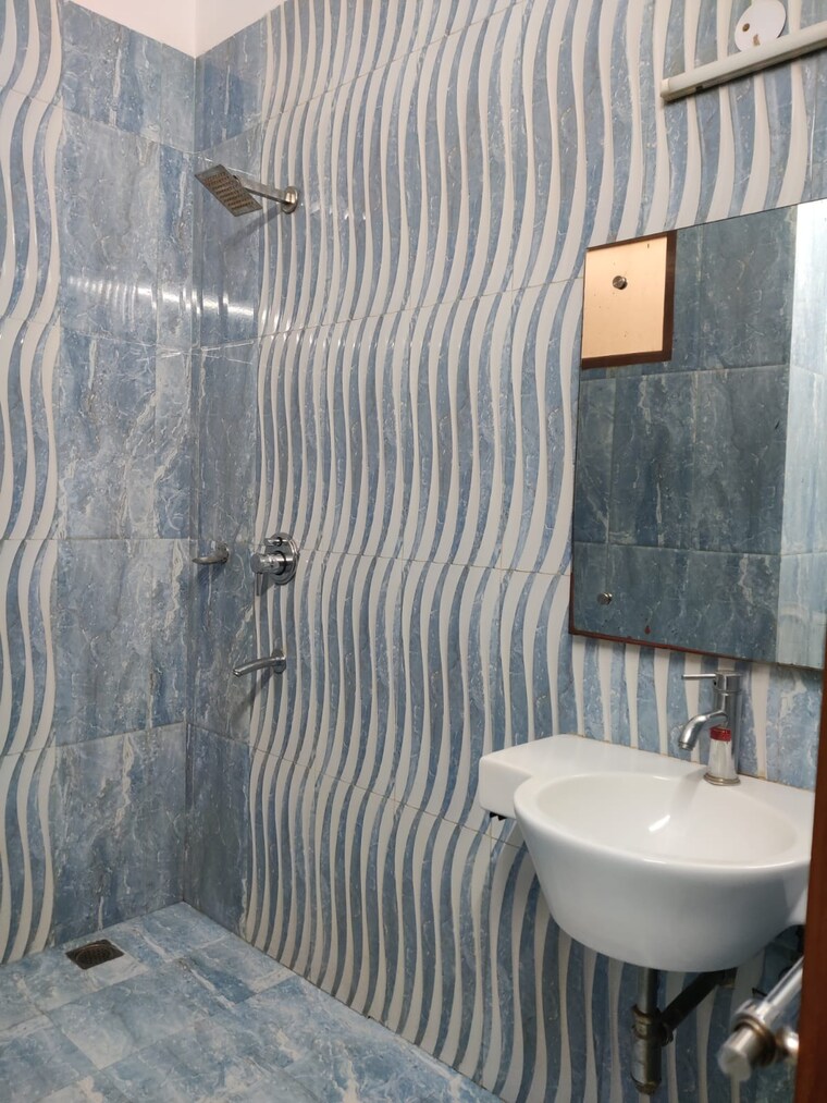 Bathroom, sector 46 2 Bedroom 1419 Sq.Ft. Builder Floor In Sector 46 Gurgaon 9391637