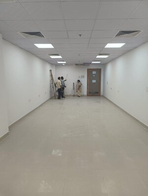 Room in 2 BHK Apartment at Lodha Amara, Kolshet Road – for Rent