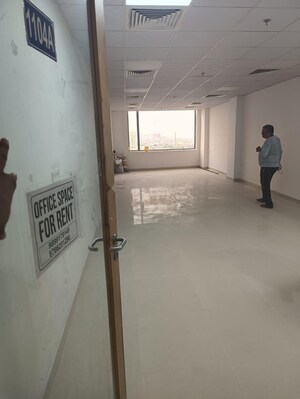 Room in 2 BHK Apartment at Lodha Amara, Kolshet Road – for Rent