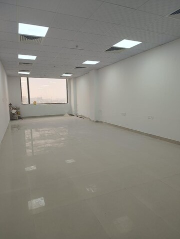 Room in 2 BHK Apartment at Lodha Amara, Kolshet Road – for Rent