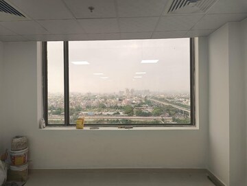 Room in 2 BHK Apartment at Lodha Amara, Kolshet Road – for Rent