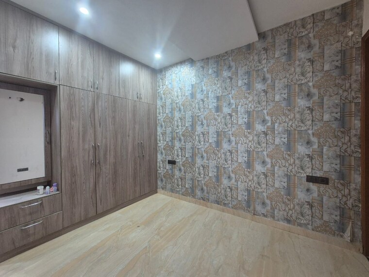 Room, kharar mohali road 3 Bedroom 104 Sq.Yd. Apartment In Kharar Mohali Road Kharar 9391656