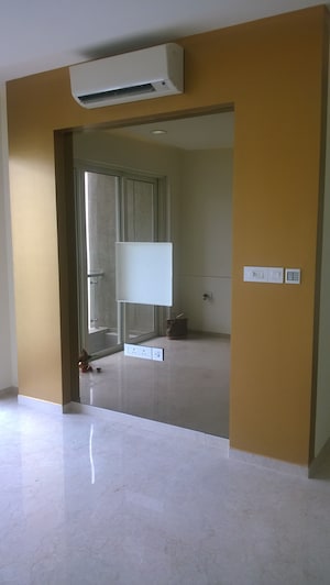 Room in 2 BHK Apartment at Lodha Fiorenza, Goregaon East – for Rent