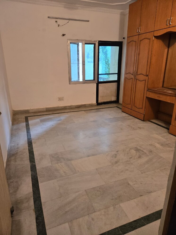 Room, bcc-residency 3 Bedroom 1400 Sq.Ft. Apartment In Hazratganj Lucknow 9391741