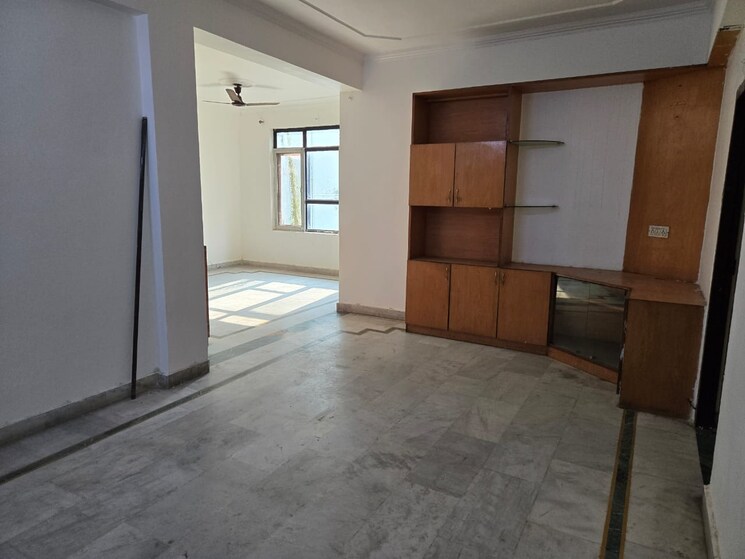 Room, bcc-residency 3 Bedroom 1400 Sq.Ft. Apartment In Hazratganj Lucknow 9391741