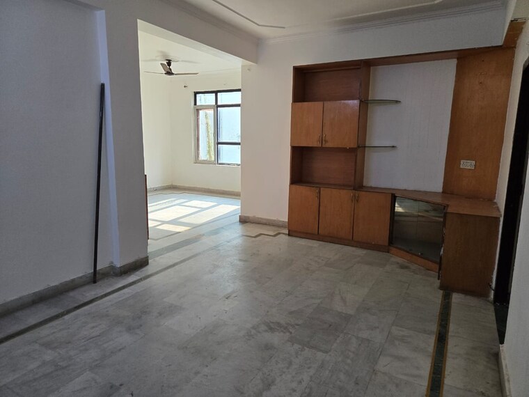 Room, bcc-residency 3 Bedroom 1400 Sq.Ft. Apartment In Hazratganj Lucknow 9391741