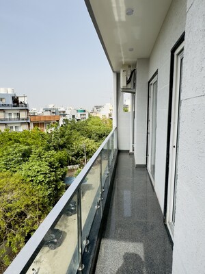 Balcony in Studio Builder Floor at Sector 40 – for Rent