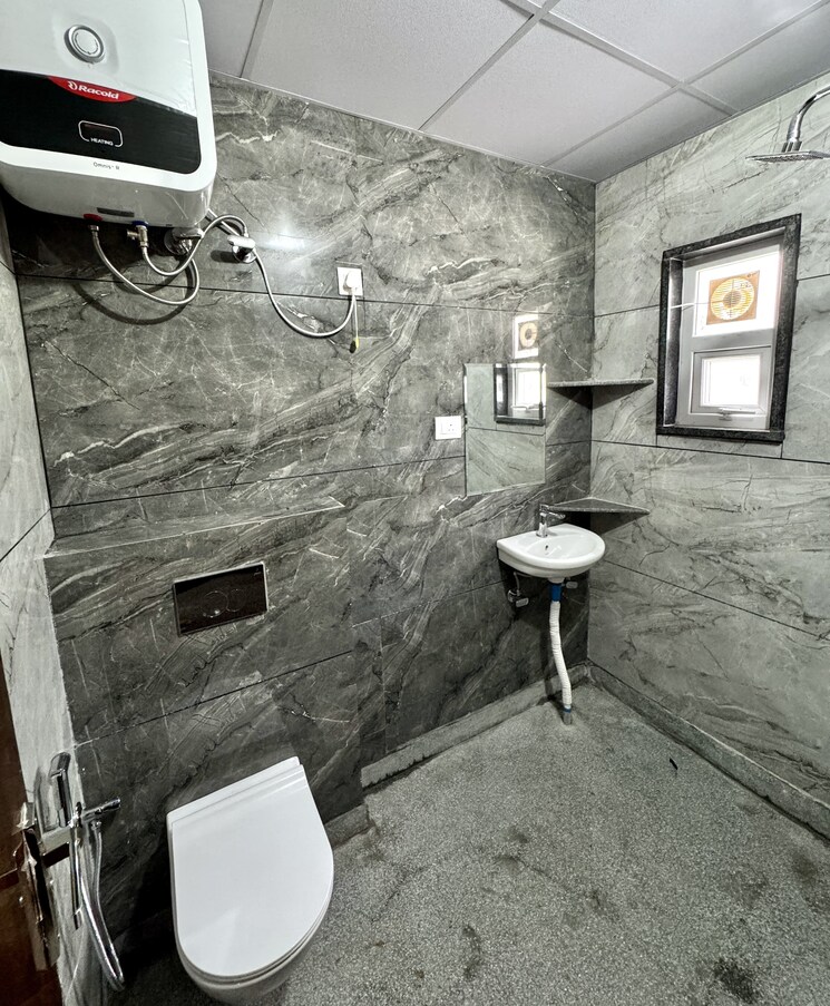  Parking, sector 40 Studio 651 Sq.Ft. Builder Floor In Sector 40 Gurgaon 9391875