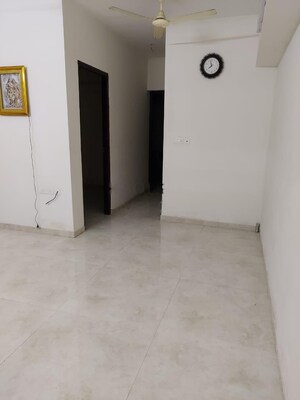 Room in 1 BHK Apartment at Lodha Amara, Kolshet Road – for Rent