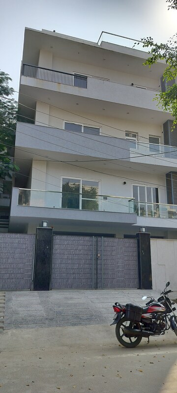 Kitchen in 6+ BHK Independent House at Sector 36 – for Sale