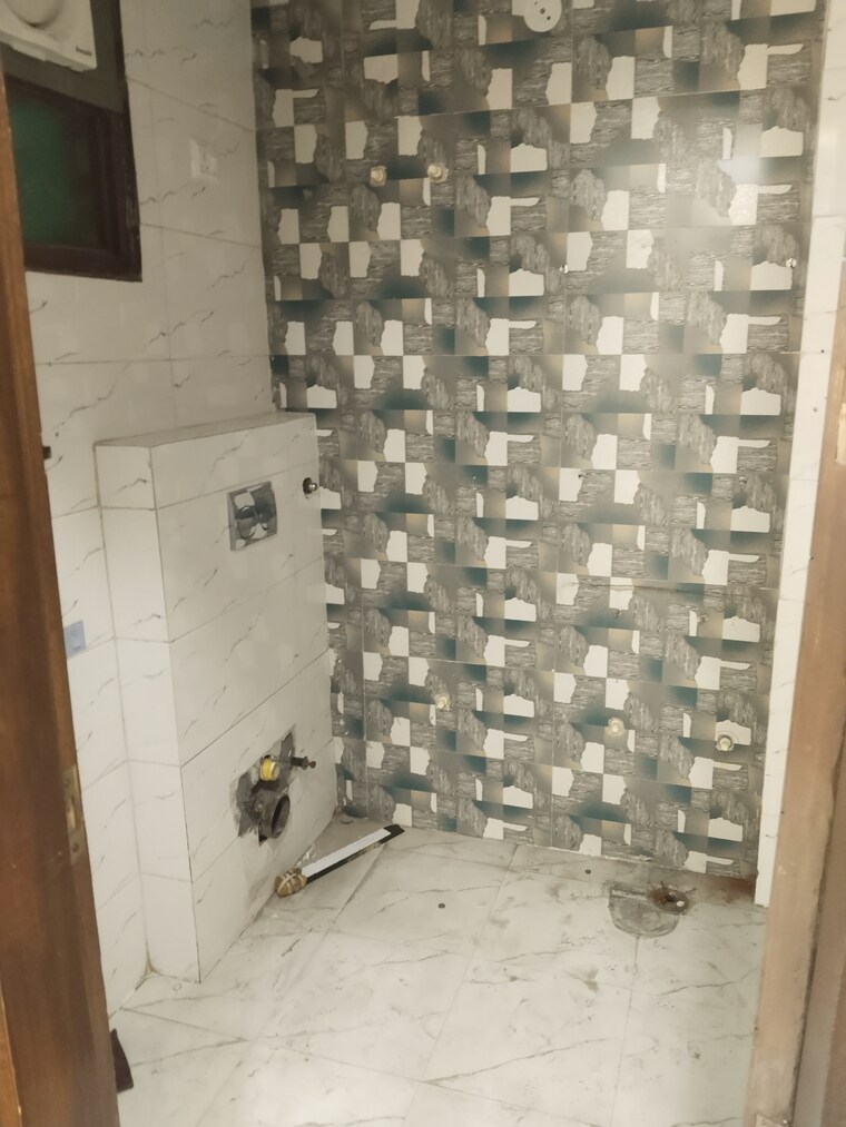 Bathroom, swasthya-enclave 3 Bedroom 1450 Sq.Ft. Builder Floor In Vasundhara Sector 5 Ghaziabad 9391928