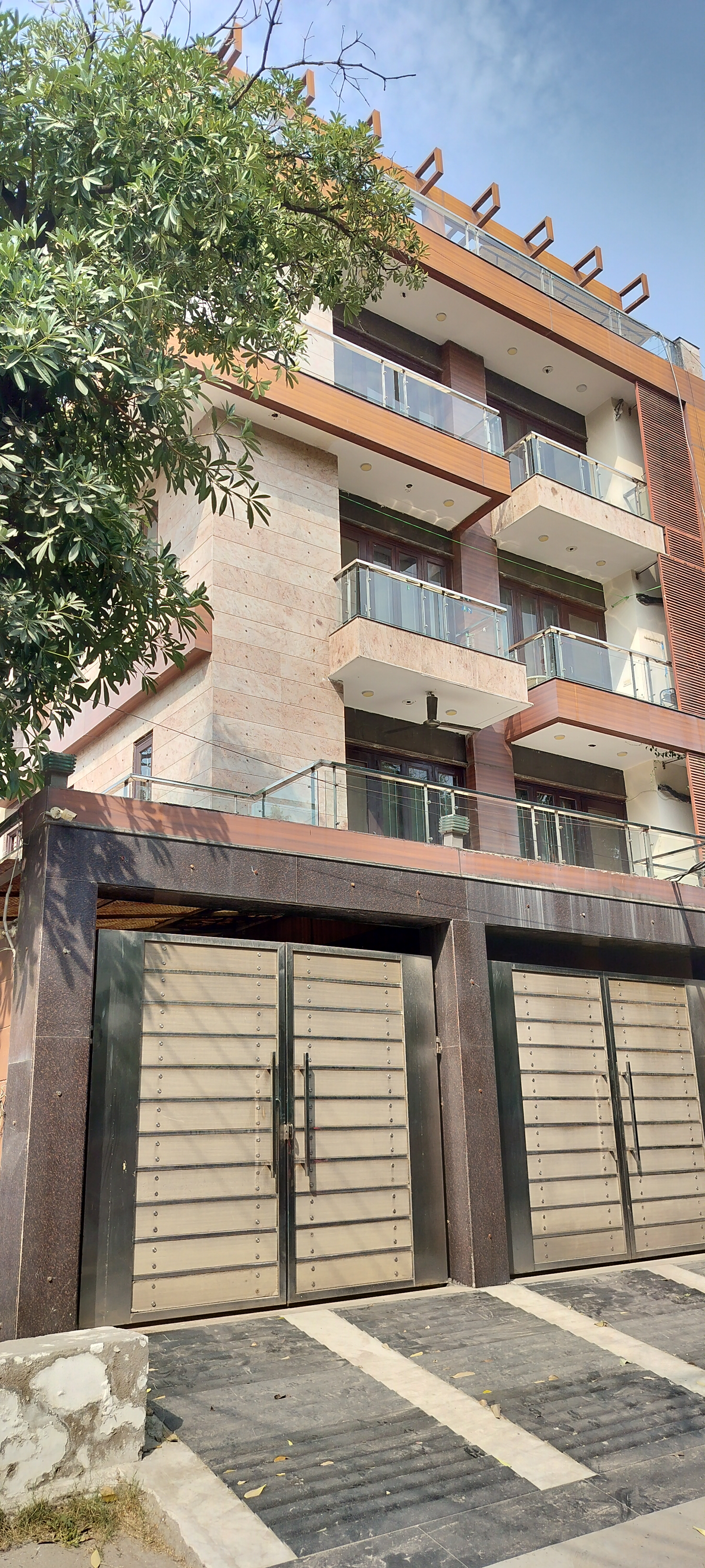 6+ BHK + Servant Room Independent House For Sale in Sector 36