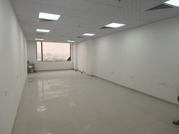 Room in 2 BHK Apartment at Lodha Amara, Kolshet Road – for Rent