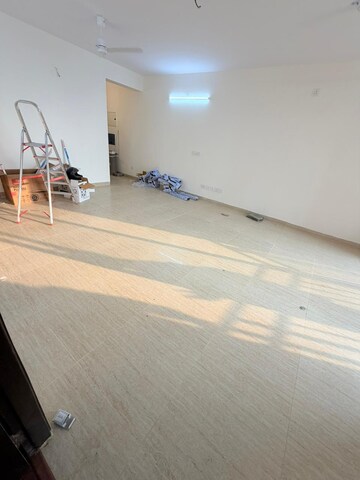 Room in 3.5 BHK Apartment at 3C Orris Greenopolis, Sector 89 – for Rent