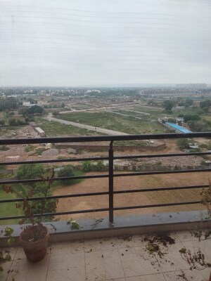 2 BHK Apartment For Rent in Dhoot Time Residency, Sector 63