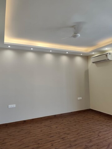 Room in 3 BHK Builder Floor at Ansal Sushant Lok I, Sector 43 – for Rent