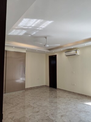 Room in 3 BHK Builder Floor at Ansal Sushant Lok I, Sector 43 – for Rent