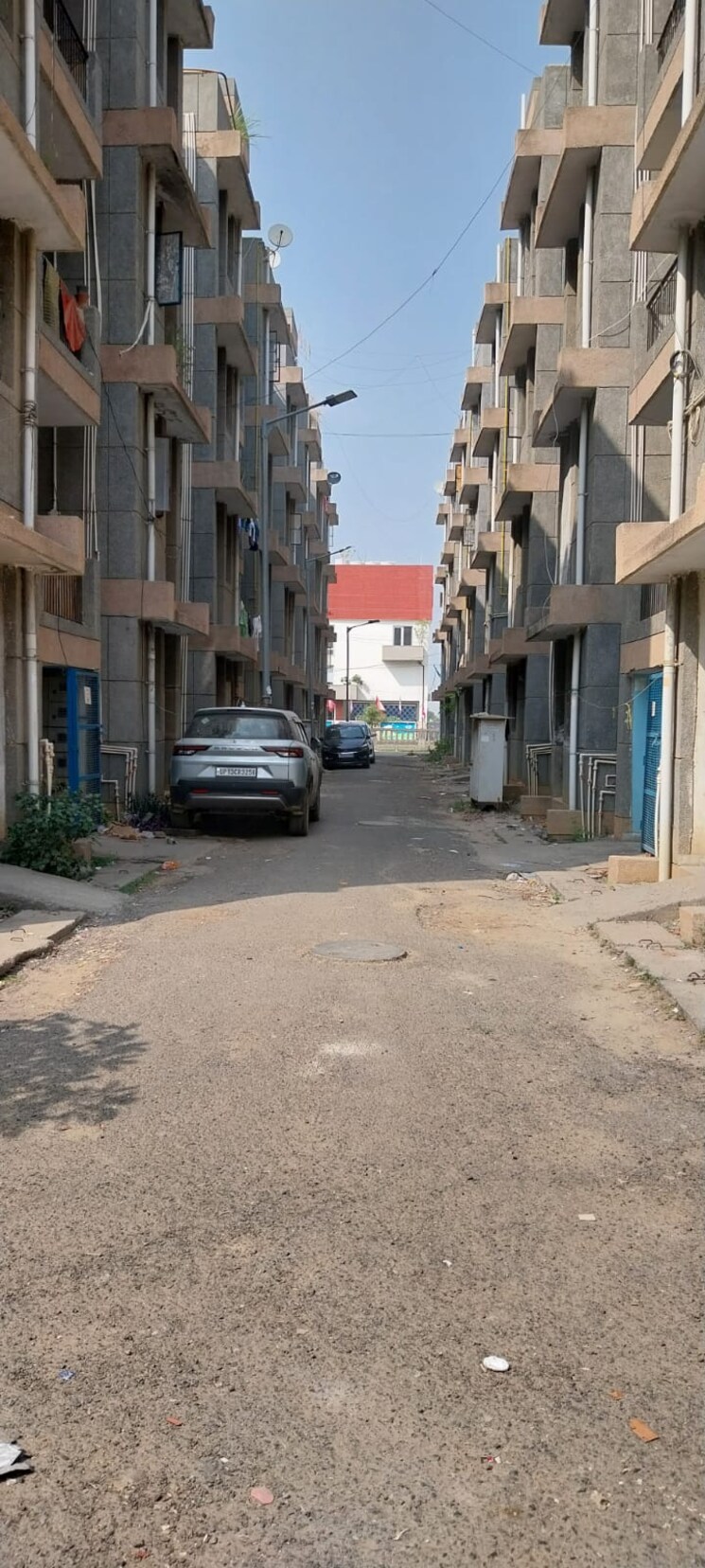  Parking, sector 10 greater noida 1 Bedroom 30 Sq.Mt. Apartment In Sector 10 Greater Noida Greater Noida 9392038