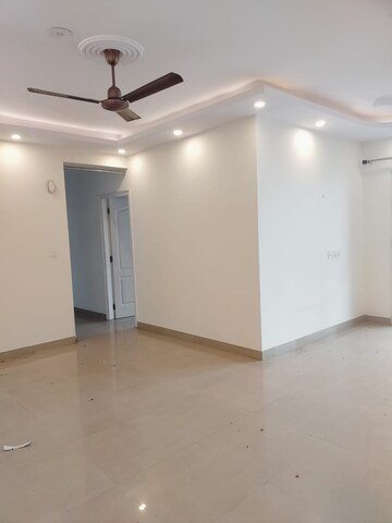 Room in 4 BHK Apartment at Dhoot Time Residency, Sector 63 – for Rent