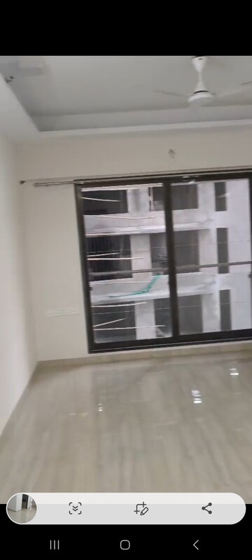 Room in 3 BHK Apartment at Je and Vee Madhuban, Malad East – for Rent