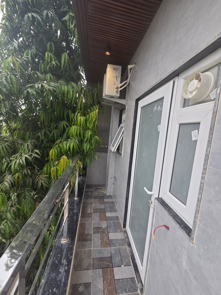 Balcony, dlf-qerwa 1 Bedroom 700 Sq.Ft. Builder Floor In Sector 28 Gurgaon 9392087