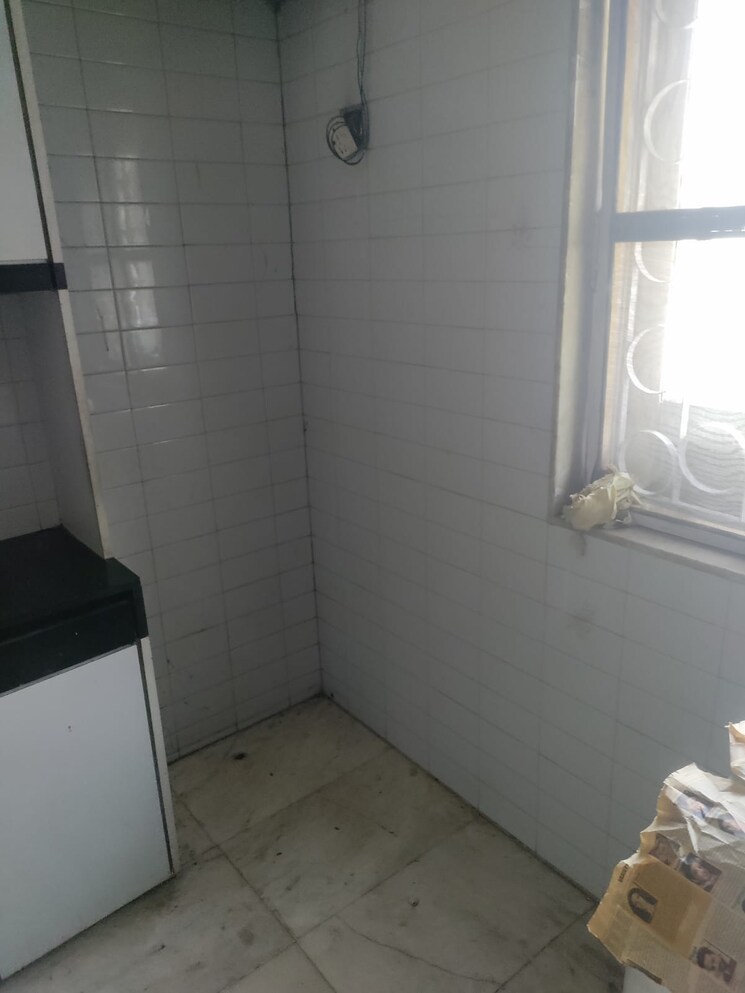 Bathroom, vile-parle-mahaveer 1 Bedroom 430 Sq.Ft. Apartment In Vile Parle West Mumbai 9392117