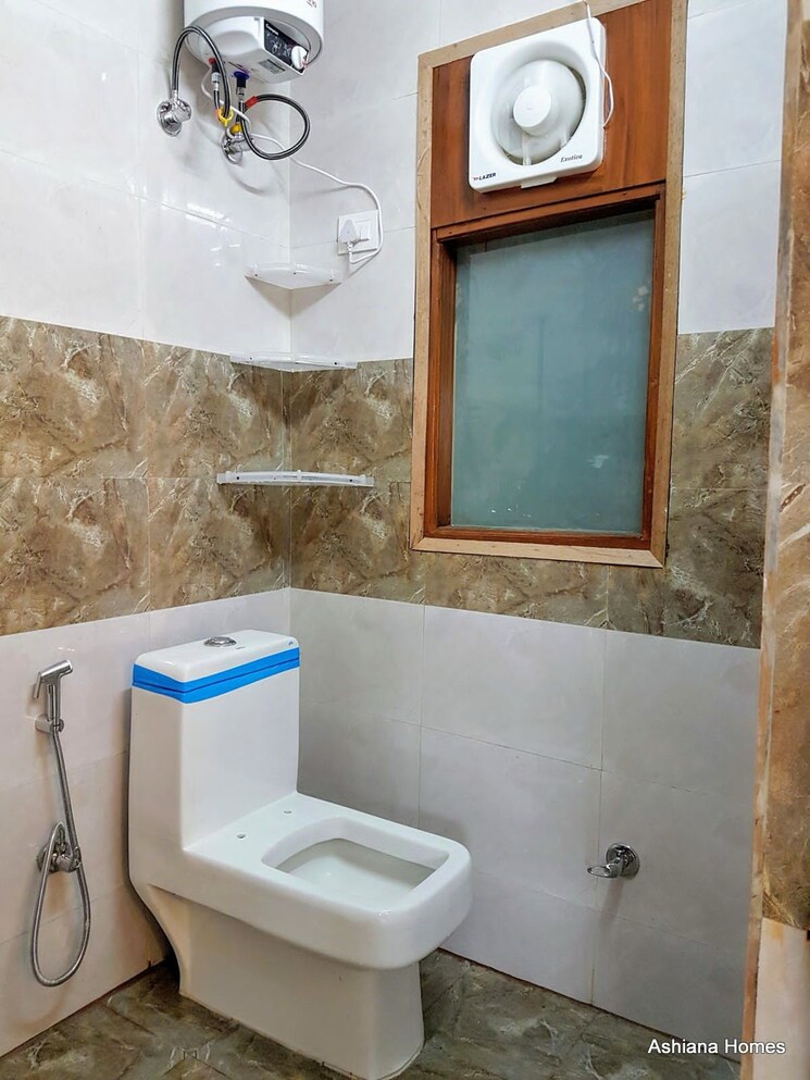 Bathroom, super-mart-1 1 RK 500 Sq.Ft. Builder Floor In Sector 27 Gurgaon 9392112