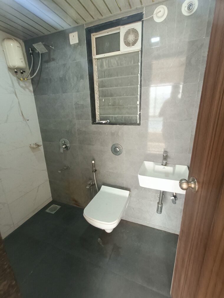 Bathroom, lotus-residency-goregaon-west 1 Bedroom 436 Sq.Ft. Apartment In Goregaon West Mumbai 9392141