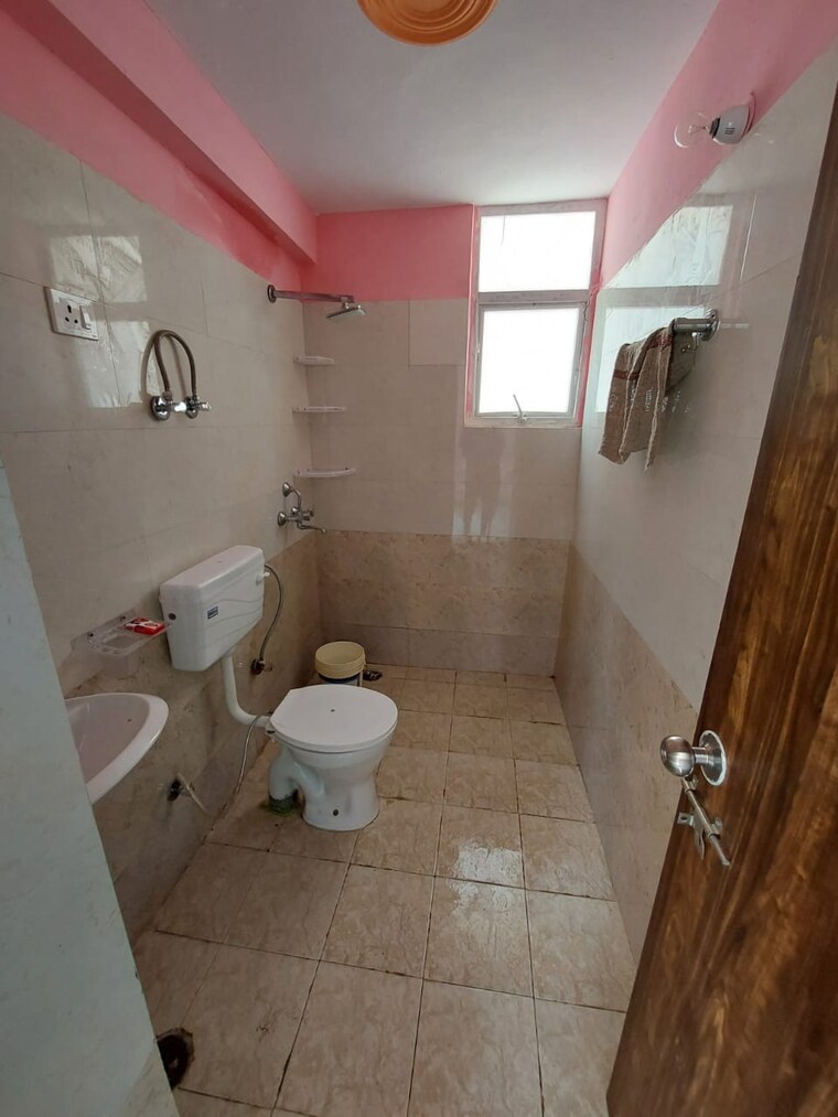 Bathroom, shree-vardhman-green-court 2 Bedroom 690 Sq.Ft. Apartment In Sector 90 Gurgaon 9392123