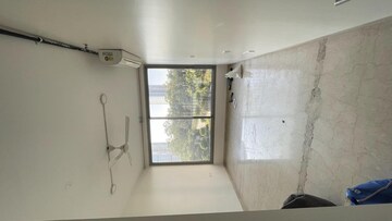 Room in 3 BHK Apartment at Oberoi Realty Esquire, Goregaon East – for Rent