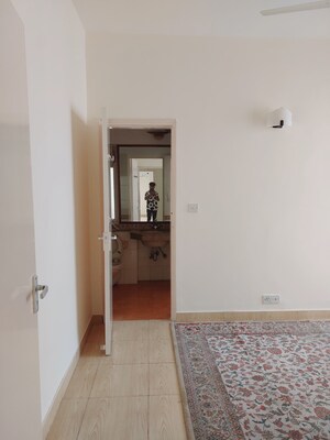 Room in 3 BHK Apartment at DLF Regency Park II, Sector 27 – for Sale