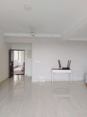 Room in 3 BHK Apartment at DLF Regency Park II, Sector 27 – for Sale