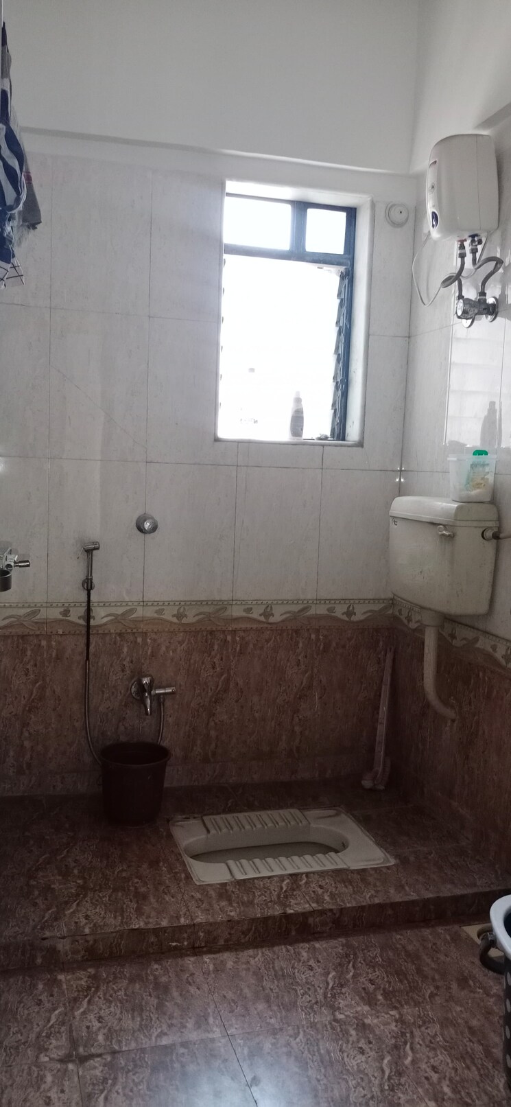 Bathroom, concrete-sai-swar 3 Bedroom 1400 Sq.Ft. Apartment In Kharghar Navi Mumbai 9392111