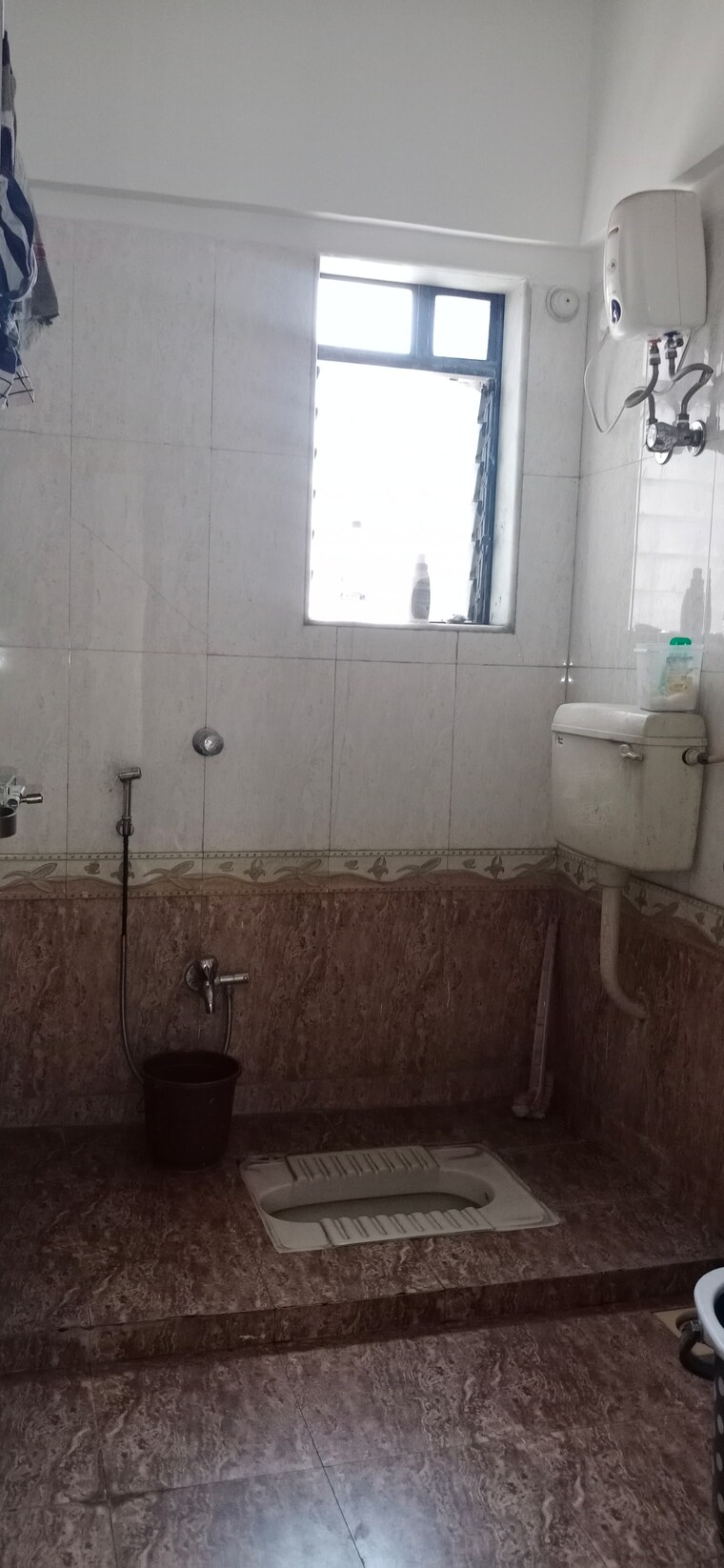 Bathroom, concrete-sai-swar 3 Bedroom 1400 Sq.Ft. Apartment In Kharghar Navi Mumbai 9392111