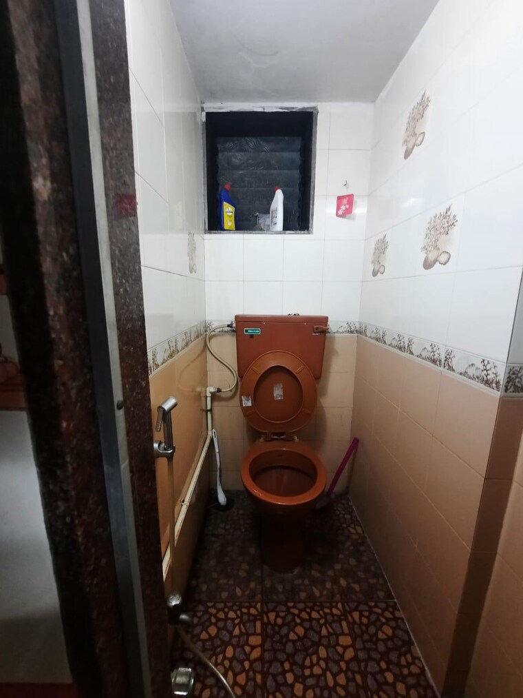 Master Bedroom, silver-castle-andheri-east 1 RK 300 Sq.Ft. Apartment In Andheri East Mumbai 9392188